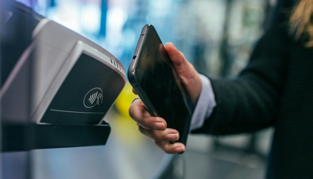 Ένας στους 4  Έλληνες χρησιμοποιεί ψηφιακά πορτοφόλια για τις πληρωμές του