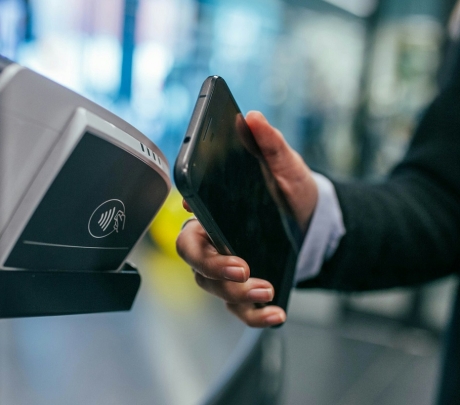Ένας στους 4  Έλληνες χρησιμοποιεί ψηφιακά πορτοφόλια για τις πληρωμές του